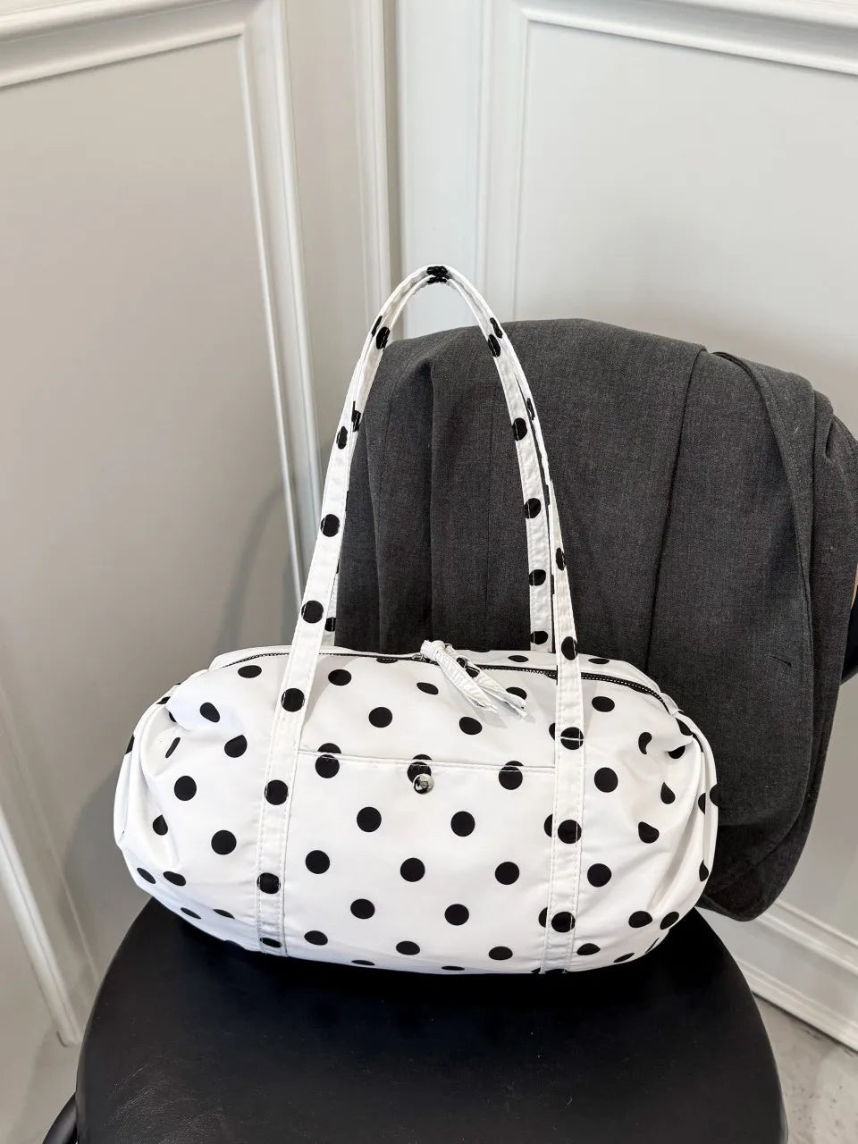 Sac cabas en toile à motif léopard tendance, grande capacité, sac à bandoulière mode avec poignées, idéal pour les trajets quotidiens, sac polyvalent avec texture et rangement.