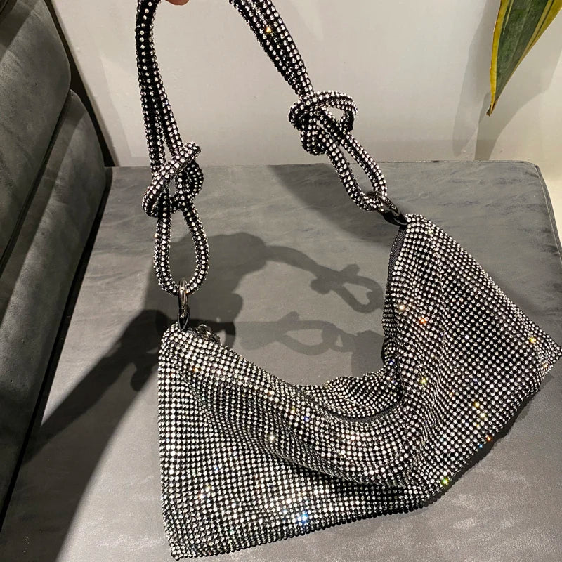 Sac à bandoulière type hobo de créateur de luxe, fait main, sac de soirée/clutch brillant avec strass, pochette en cristal, sac à main et sac hobo.