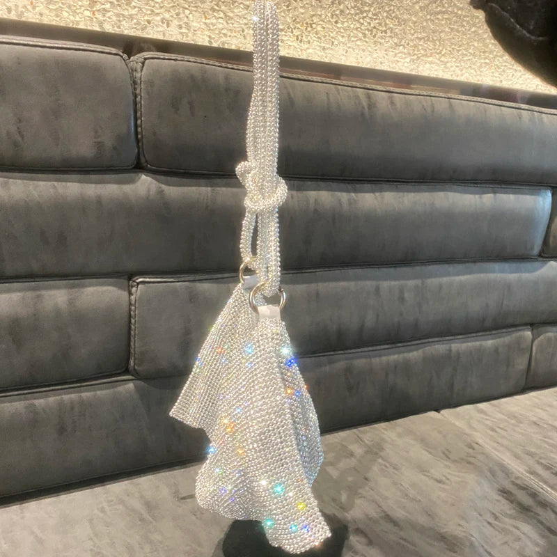 Sac à bandoulière type hobo de créateur de luxe, fait main, sac de soirée/clutch brillant avec strass, pochette en cristal, sac à main et sac hobo.