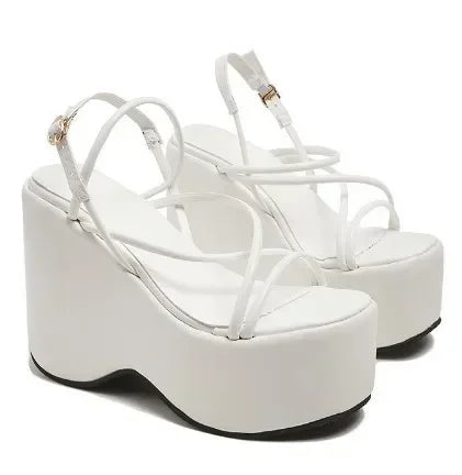 Sandales sexy à plateforme pour femme au design tendance, chaussures style punk à talons compensés hauts, confortables et décontractées pour femme, sandales de créateur 2025.