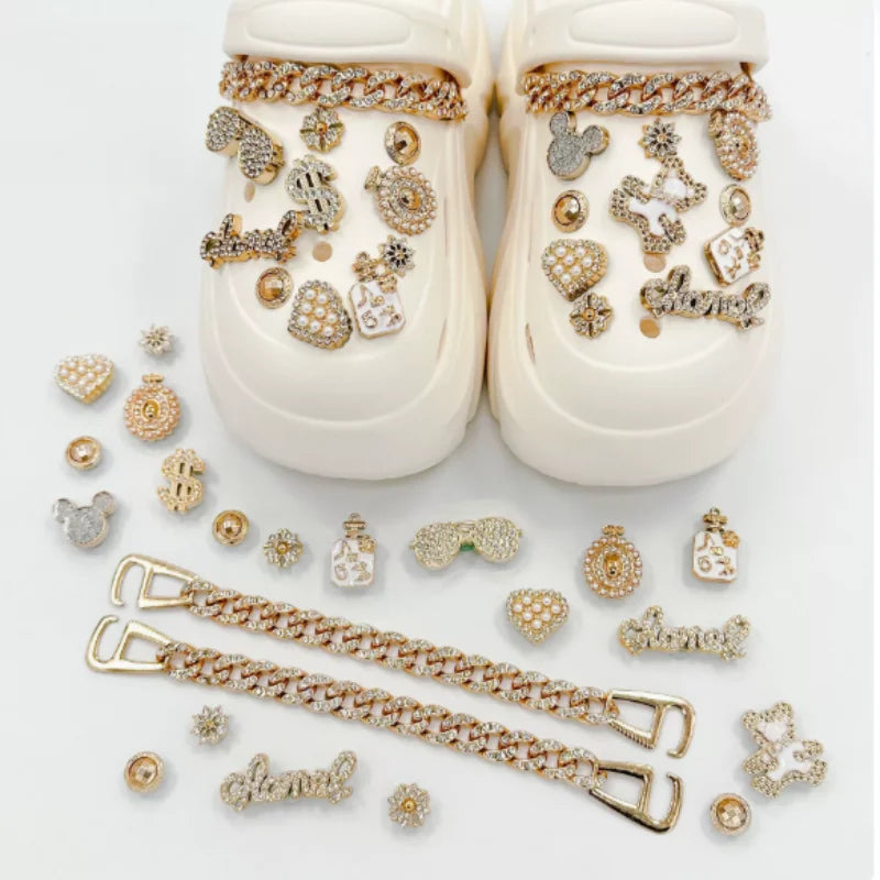 Nouvelle arrivée : pins, ensemble d’accessoires de chaussures amovibles avec chaîne papillon pour sabots. Décorations de chaussures florales au style luxueux, parfaites pour personnaliser vos chaussures, idée cadeau idéale.