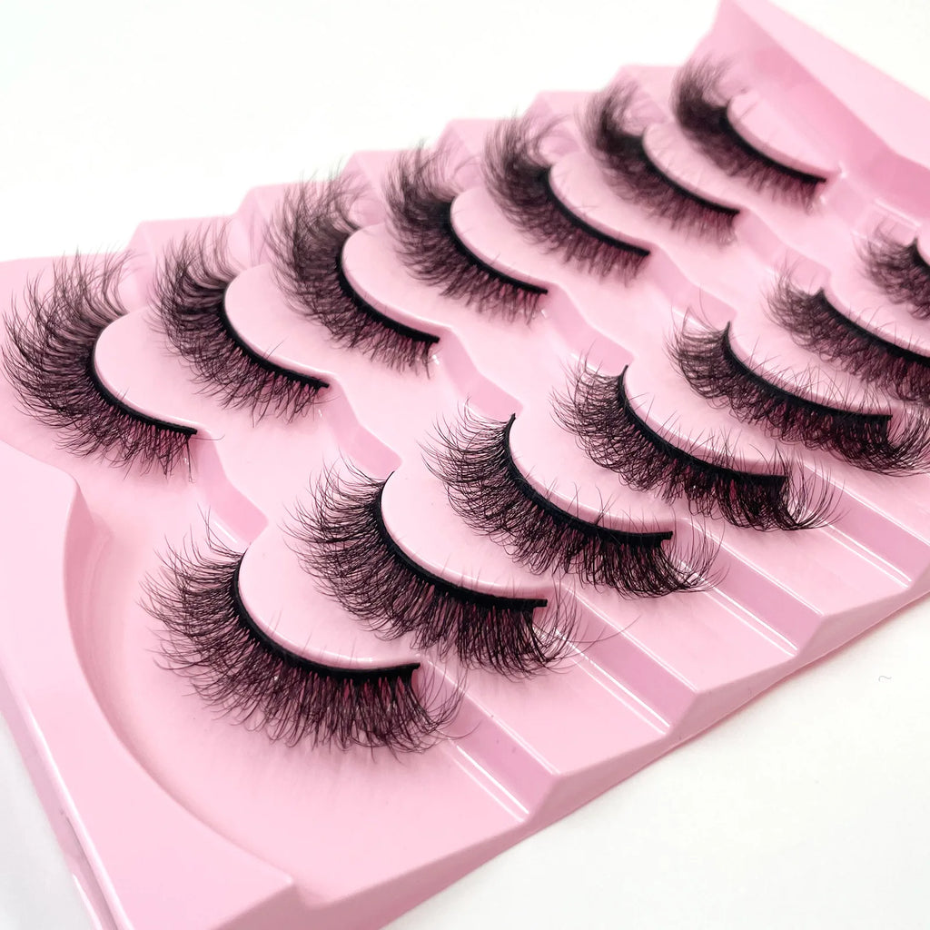 Nouveau lot de 7 paires de faux cils épais effet vison 3D.
Faux cils courts et spectaculaires au rendu réaliste, parfaits pour un regard intense et glamour.