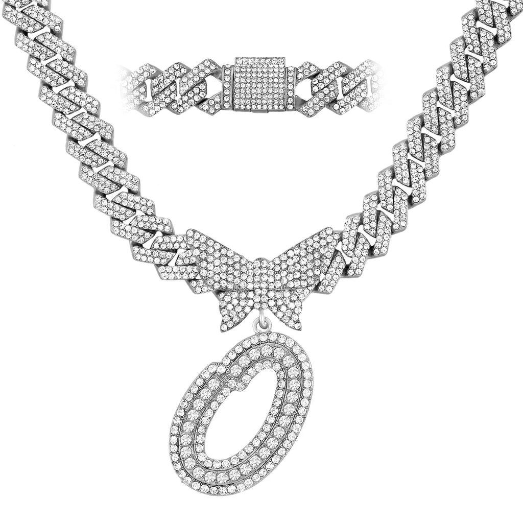 Collier chaîne cubaine 14 mm pour hommes et femmes, avec pendentif papillon en cristal et initiales, lettres cursives style “iced out”, bijou de style rappeur, nouveau bijou de mode.
