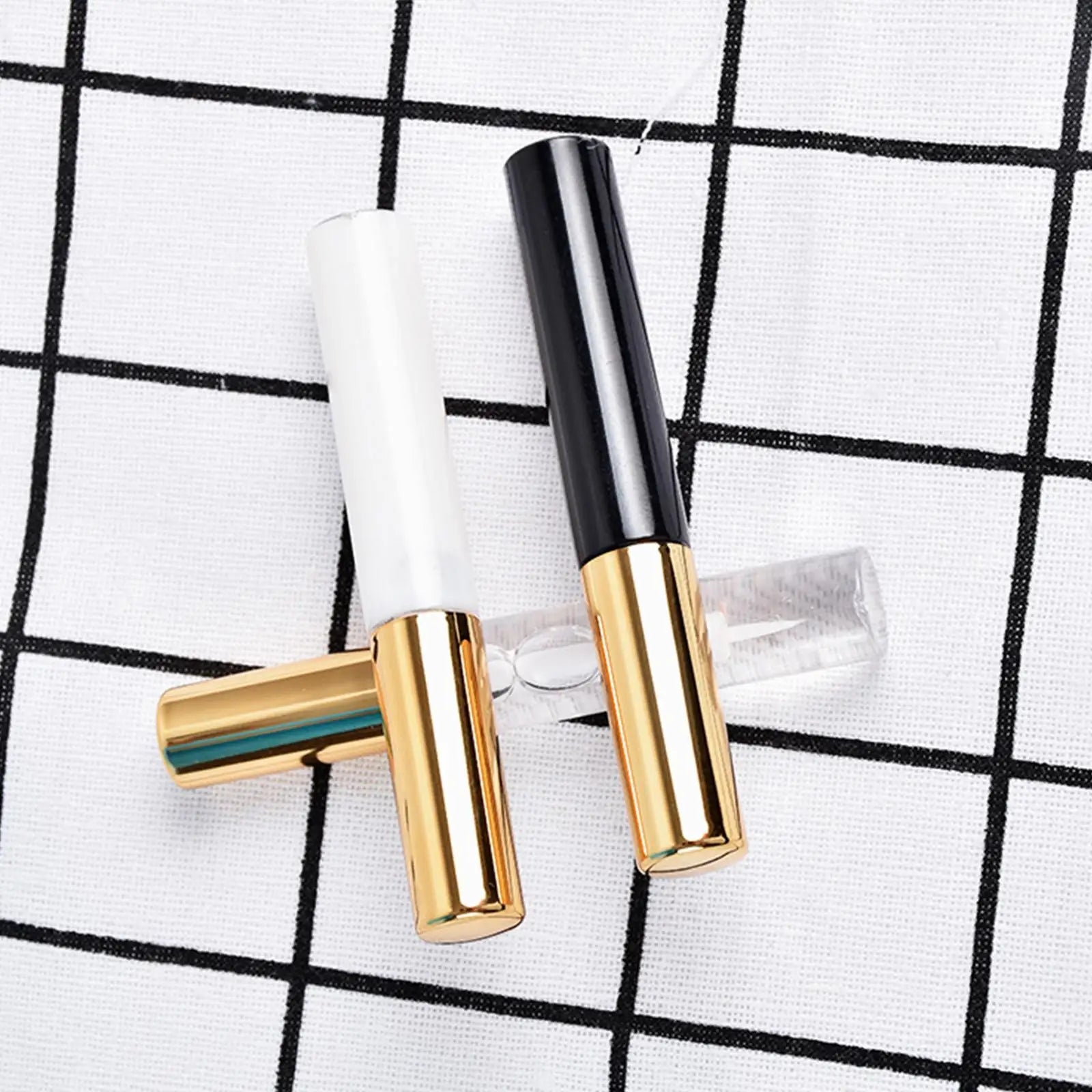 Colle transparente pour faux cils 5 ml, séchage rapide, waterproof et longue tenue, pour une fixation fiable et confortable des faux cils.