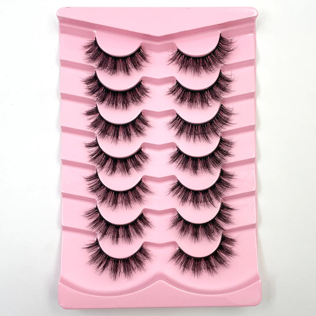 Nouveau lot de 7 paires de faux cils épais effet vison 3D.
Faux cils courts et spectaculaires au rendu réaliste, parfaits pour un regard intense et glamour.