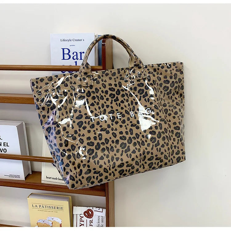 Sac fourre-tout imprimé léopard pour femmes, sacs à main américains de grande capacité en PVC, pochette de transport tendance, sacs à bandoulière décontractés pour dames, nouvelle collection 2025