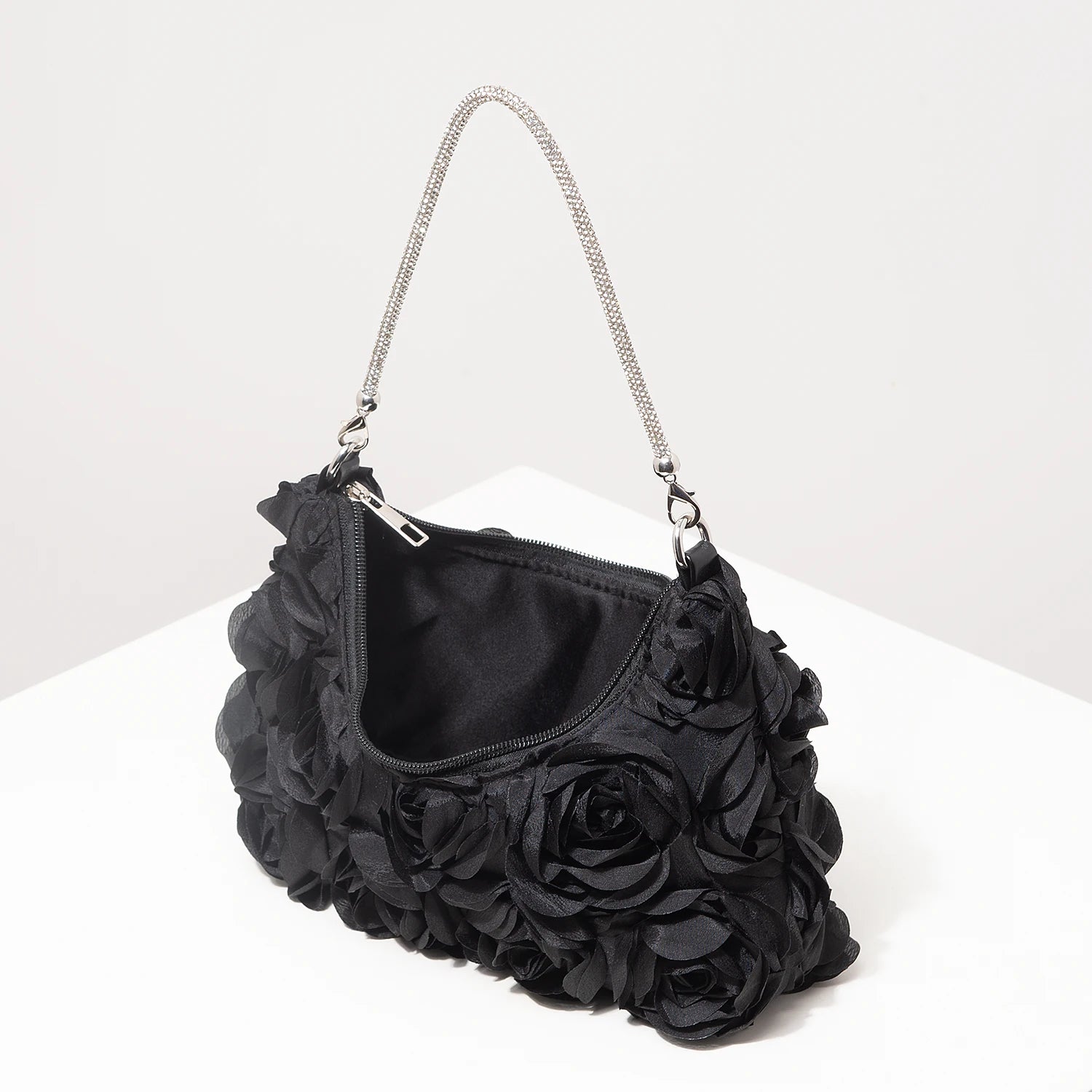 Sac à bandoulière à motif floral, idéal pour les femmes élégantes. Parfait pour les soirées de gala, les fêtes, les bals de fin d’année, les mariages et autres occasions spéciales.