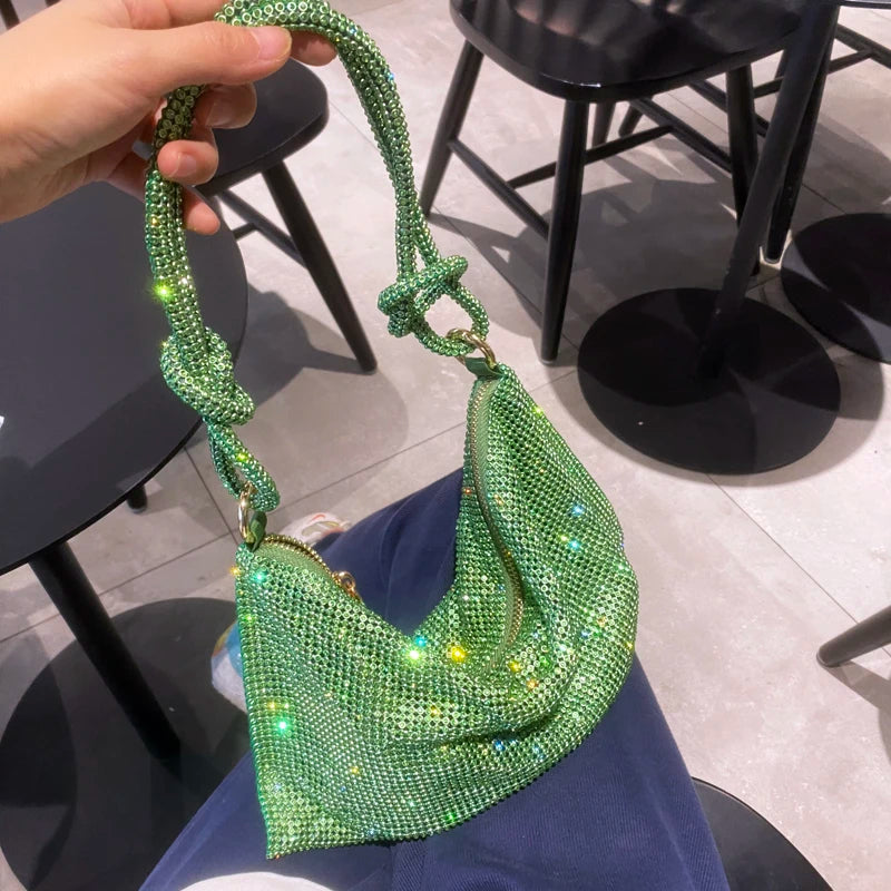 Sac à bandoulière type hobo de créateur de luxe, fait main, sac de soirée/clutch brillant avec strass, pochette en cristal, sac à main et sac hobo.