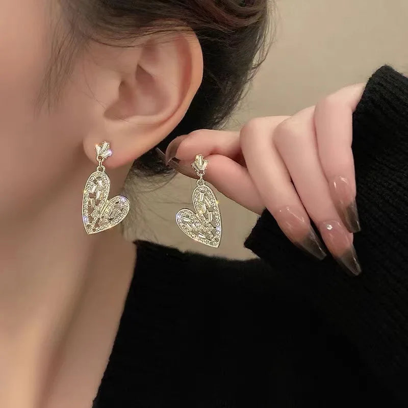 Boucles d’oreilles cœur en cristal brillant couleur argent, style mode, pour femmes, au style exagéré et original, grandes boucles d’oreilles en forme de cœur, bijoux pour mariage et soirée.