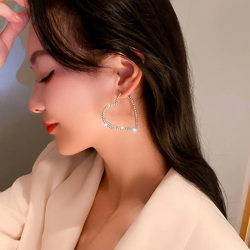 Boucles d’oreilles cœur en cristal brillant couleur argent, style mode, pour femmes, au style exagéré et original, grandes boucles d’oreilles en forme de cœur, bijoux pour mariage et soirée.