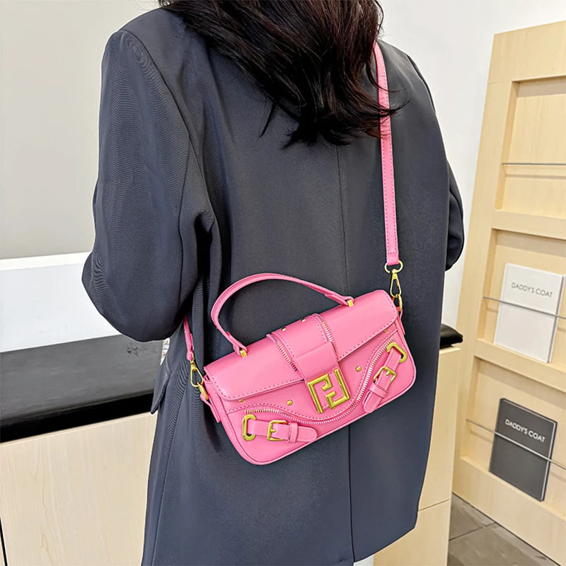 Petit sac à bandoulière carré pour femme, sac à main de moto, style punk en métal, design de niche initié, mode pour femme, nouveau, 2025
