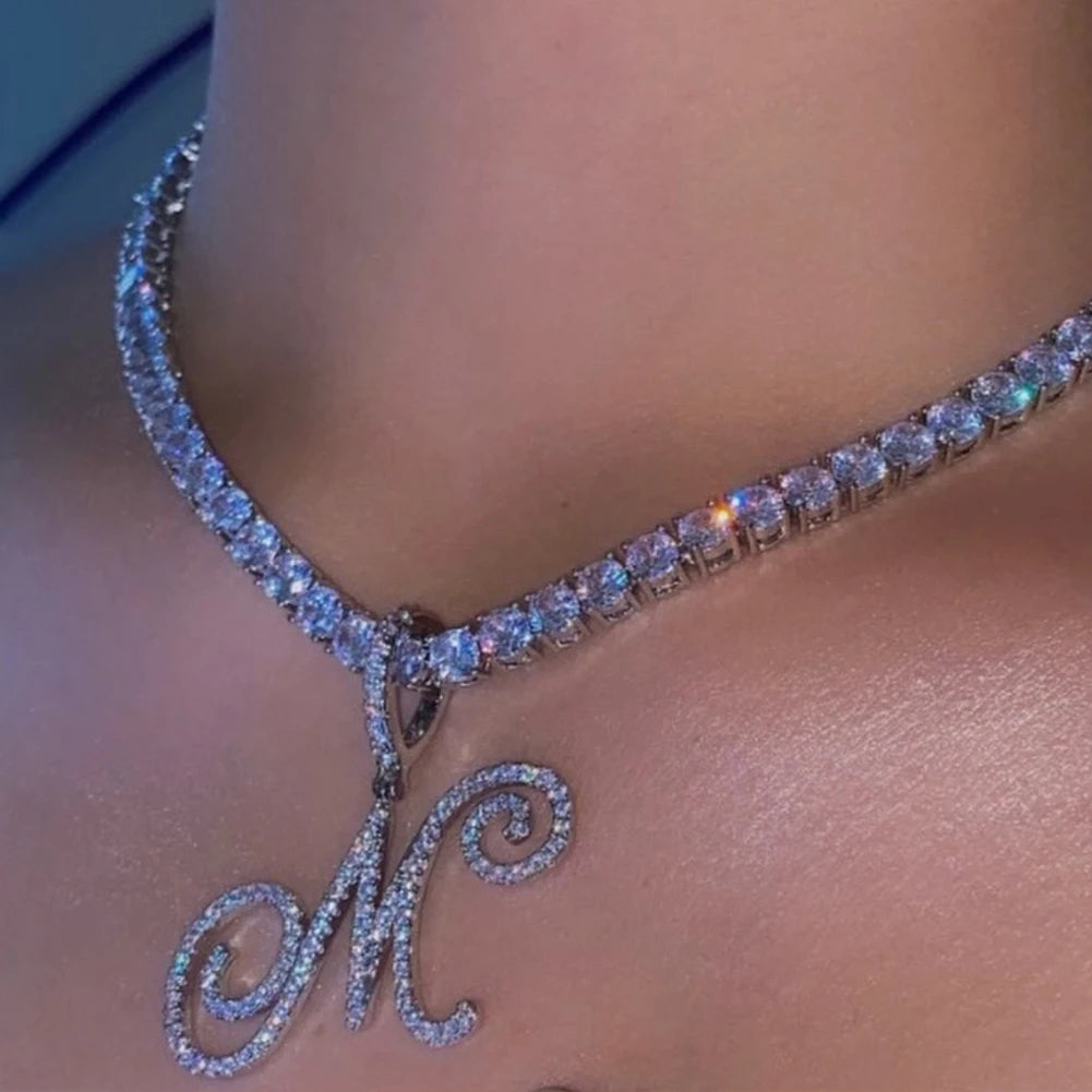 Collier pendentif lettre pour femme – initiale A à Z, chaîne style tennis avec zircons cubiques (CZ), choker luxueux “iced out”, bijou bling-bling cadeau