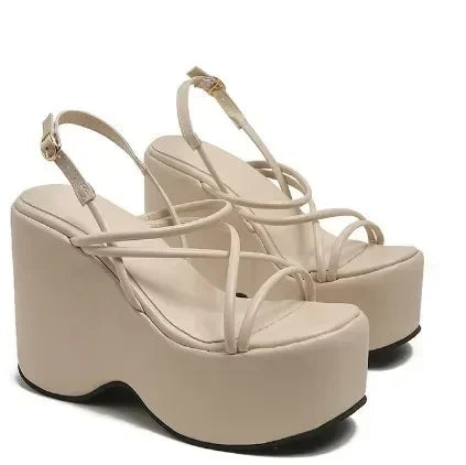 Sandales sexy à plateforme pour femme au design tendance, chaussures style punk à talons compensés hauts, confortables et décontractées pour femme, sandales de créateur 2025.