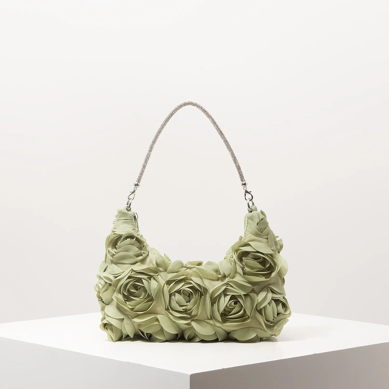 Sac à bandoulière à motif floral, idéal pour les femmes élégantes. Parfait pour les soirées de gala, les fêtes, les bals de fin d’année, les mariages et autres occasions spéciales.