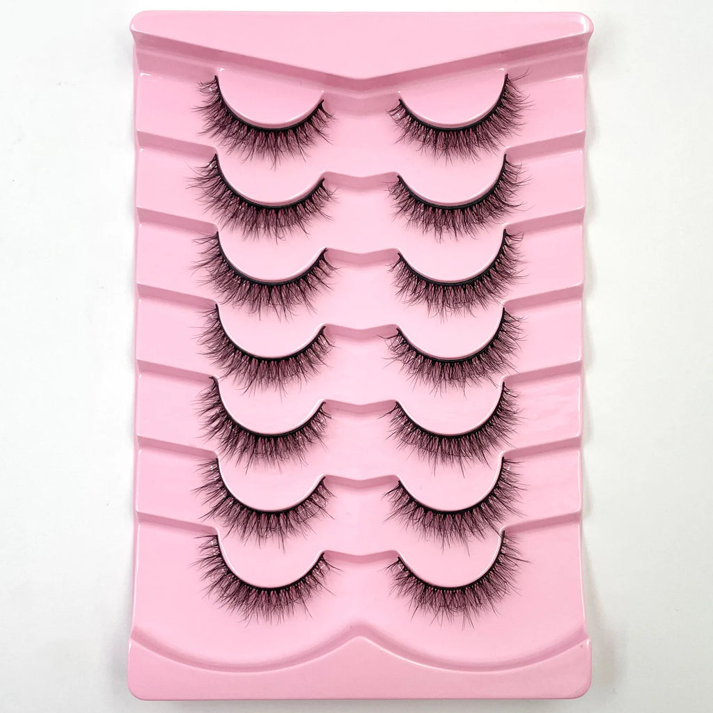 Nouveau lot de 7 paires de faux cils épais effet vison 3D.
Faux cils courts et spectaculaires au rendu réaliste, parfaits pour un regard intense et glamour.