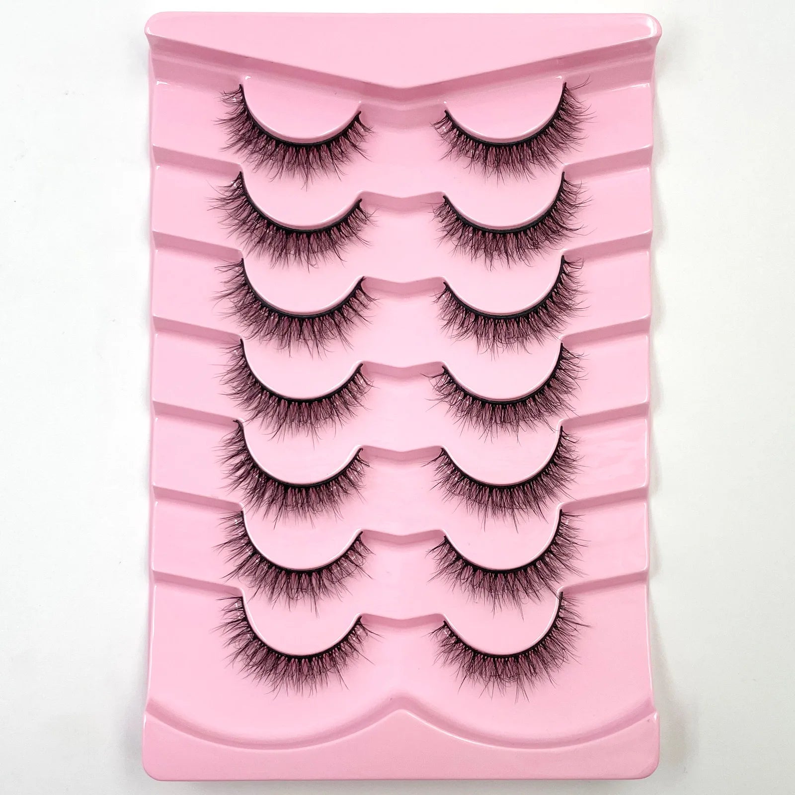 Nouveau lot de 7 paires de faux cils épais effet vison 3D.
Faux cils courts et spectaculaires au rendu réaliste, parfaits pour un regard intense et glamour.