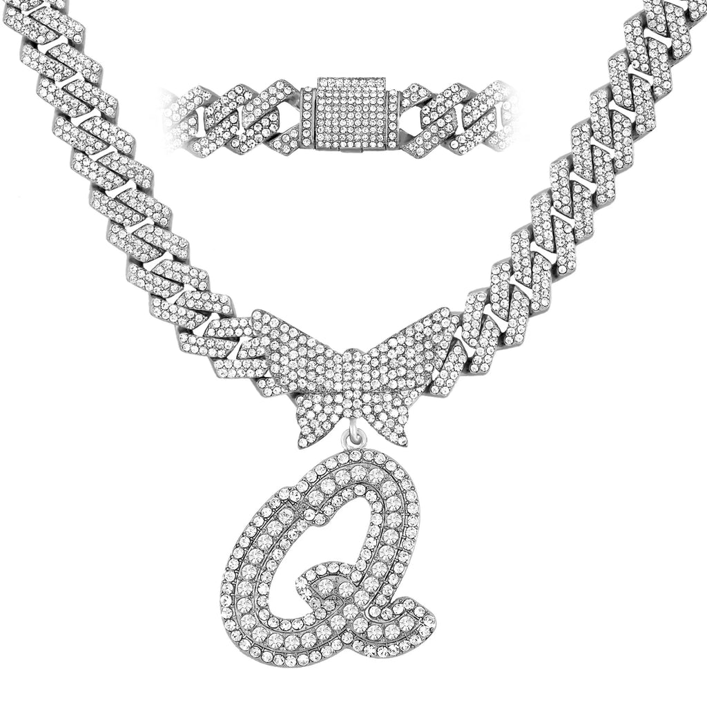 Collier chaîne cubaine 14 mm pour hommes et femmes, avec pendentif papillon en cristal et initiales, lettres cursives style “iced out”, bijou de style rappeur, nouveau bijou de mode.