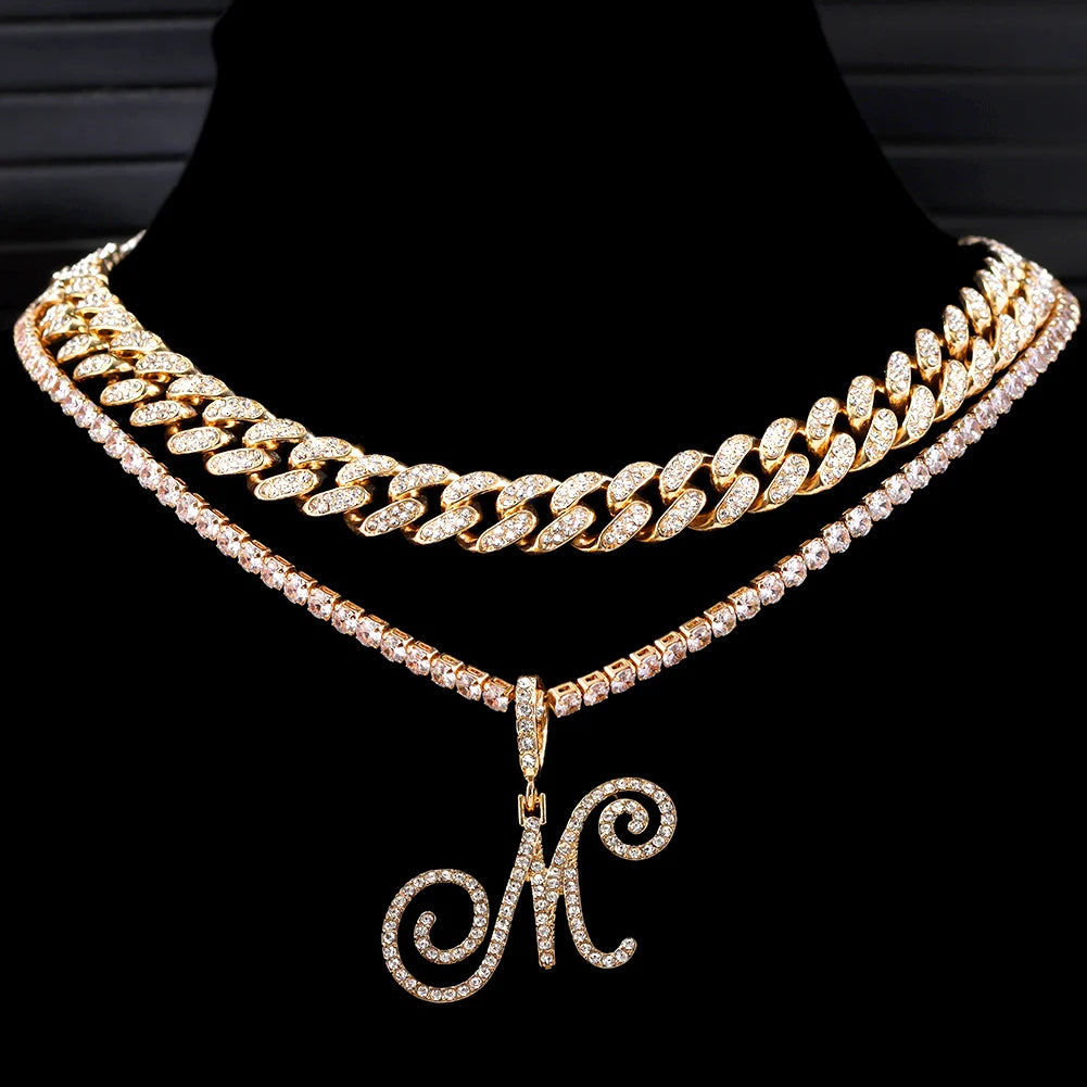 Collier avec lettre initiale en écriture cursive sertie de zircones cubiques (CZ) – Bijou style Hip-Hop couleur or ou argent, pendentif alphabet de A à Z, collier tendance et élégant.