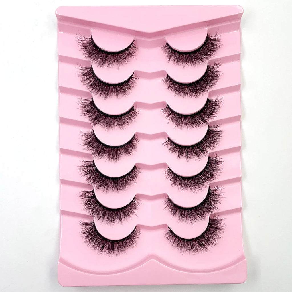 Nouveau lot de 7 paires de faux cils épais effet vison 3D.
Faux cils courts et spectaculaires au rendu réaliste, parfaits pour un regard intense et glamour.