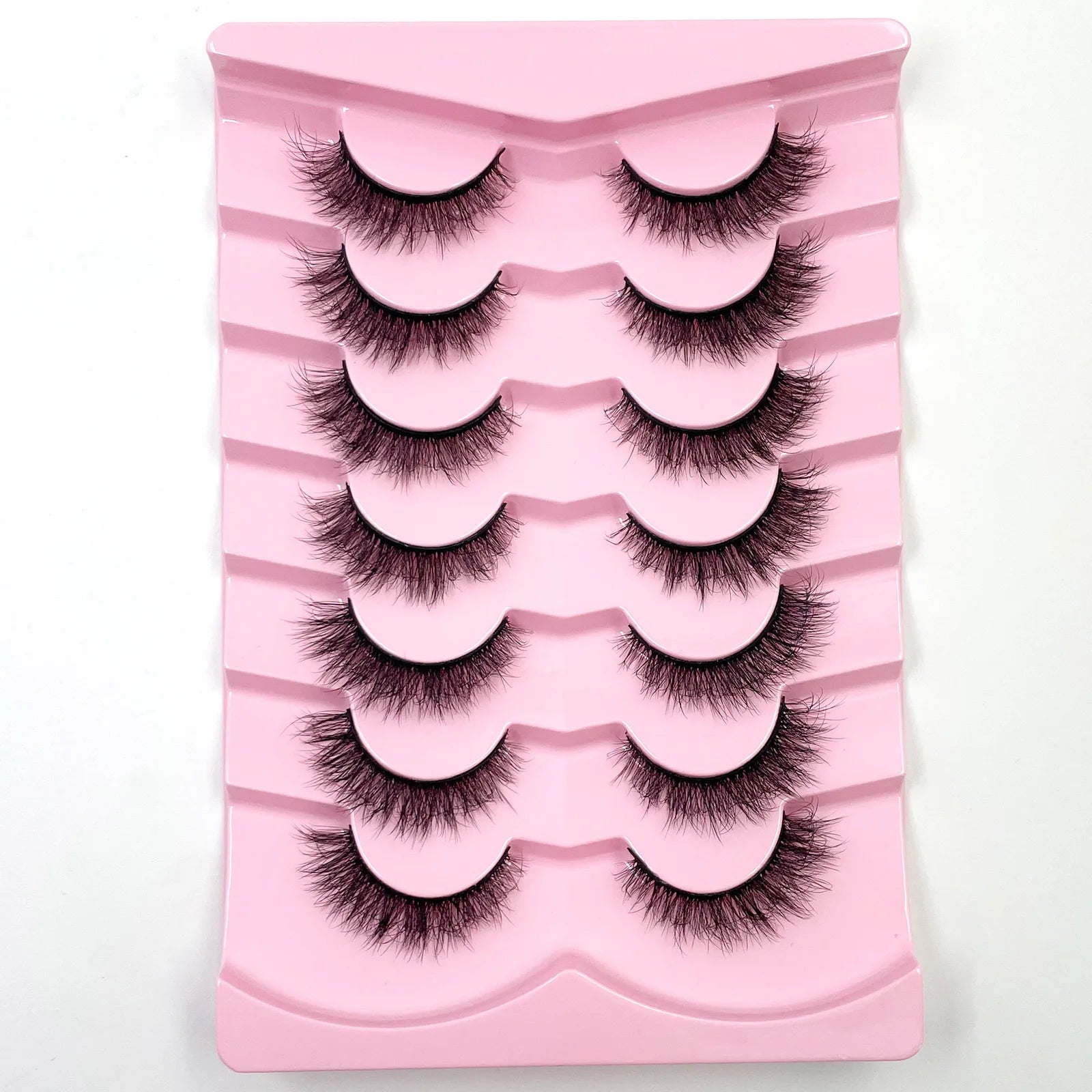Nouveau lot de 7 paires de faux cils épais effet vison 3D.
Faux cils courts et spectaculaires au rendu réaliste, parfaits pour un regard intense et glamour.