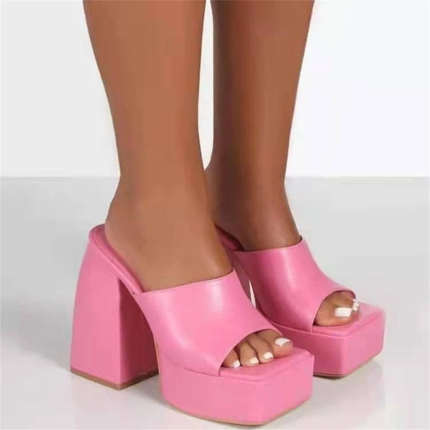 Sandales à plateforme pour femme disponibles en 5 couleurs, chaussons de plage en cuir souple à talon épais, chaussures d’été 2026 à bout carré, escarpins sexy pour femme, parfaits pour les fêtes et les occasions spéciales.