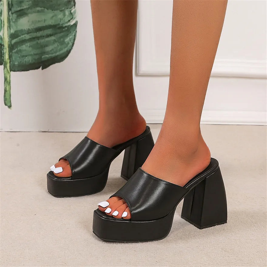 Sandales à plateforme pour femme disponibles en 5 couleurs, chaussons de plage en cuir souple à talon épais, chaussures d’été 2026 à bout carré, escarpins sexy pour femme, parfaits pour les fêtes et les occasions spéciales.