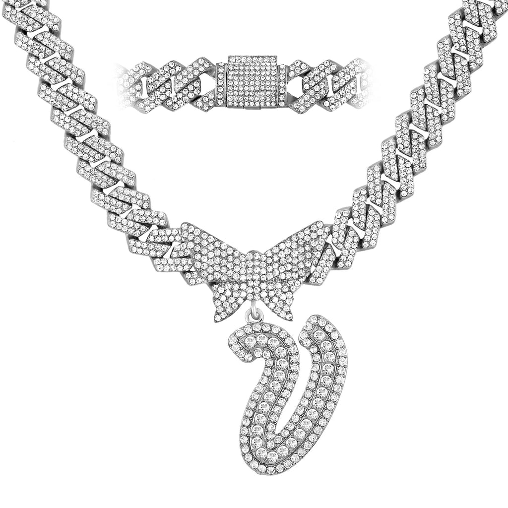 Collier chaîne cubaine 14 mm pour hommes et femmes, avec pendentif papillon en cristal et initiales, lettres cursives style “iced out”, bijou de style rappeur, nouveau bijou de mode.