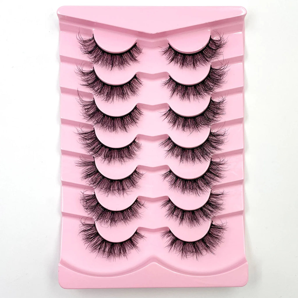 Nouveau lot de 7 paires de faux cils épais effet vison 3D.
Faux cils courts et spectaculaires au rendu réaliste, parfaits pour un regard intense et glamour.