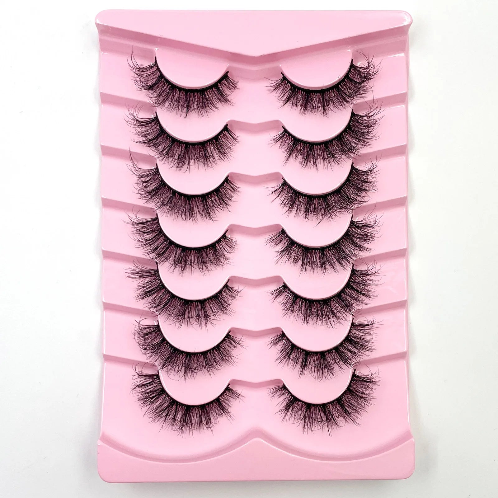 Nouveau lot de 7 paires de faux cils épais effet vison 3D.
Faux cils courts et spectaculaires au rendu réaliste, parfaits pour un regard intense et glamour.