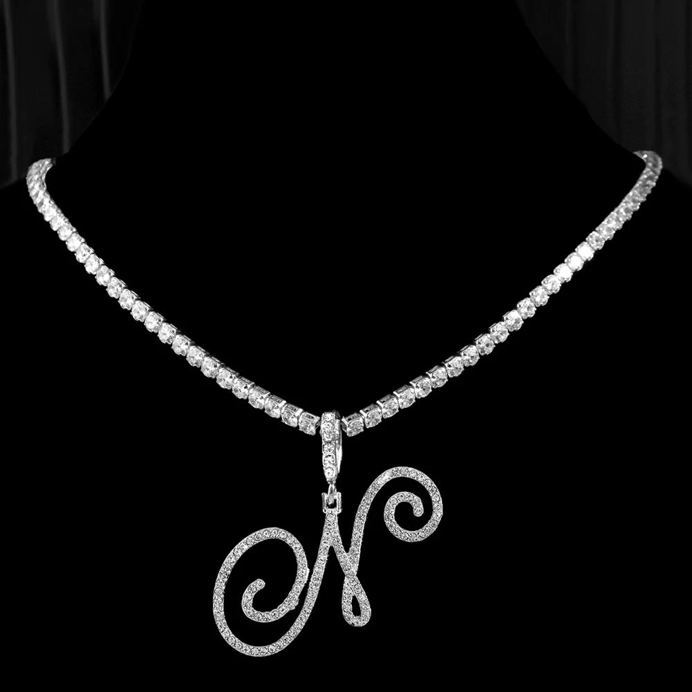 Collier avec lettre initiale en écriture cursive sertie de zircones cubiques (CZ) – Bijou style Hip-Hop couleur or ou argent, pendentif alphabet de A à Z, collier tendance et élégant.