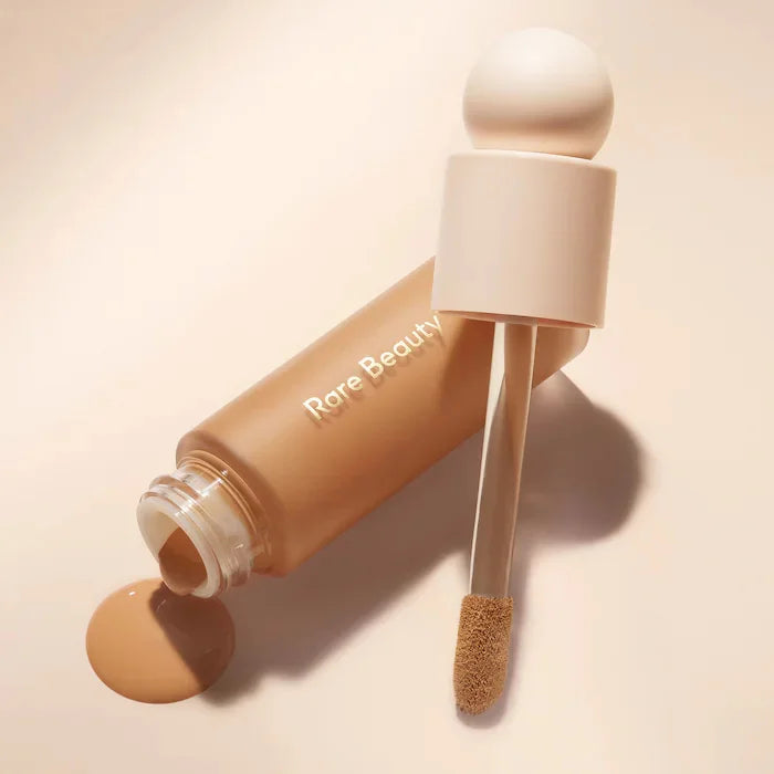fond de teint Rarebeauty au toucher liquide, beauté rare, couvre naturellement les défauts, les cernes, les taches de rousseur, l'acné, Base hydratante, maquillage