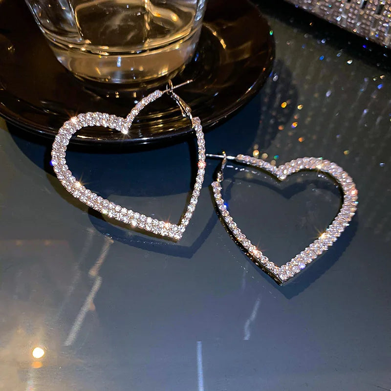 Boucles d’oreilles cœur en cristal brillant couleur argent, style mode, pour femmes, au style exagéré et original, grandes boucles d’oreilles en forme de cœur, bijoux pour mariage et soirée.