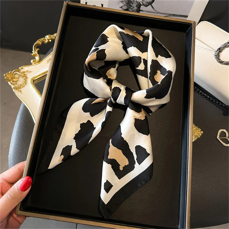 Écharpe Pashmina en soie imprimée pour femmes, châle carré, bandeau décoratif, Design de luxe, Bandana, nouvelle mode 70x70cm, 2026