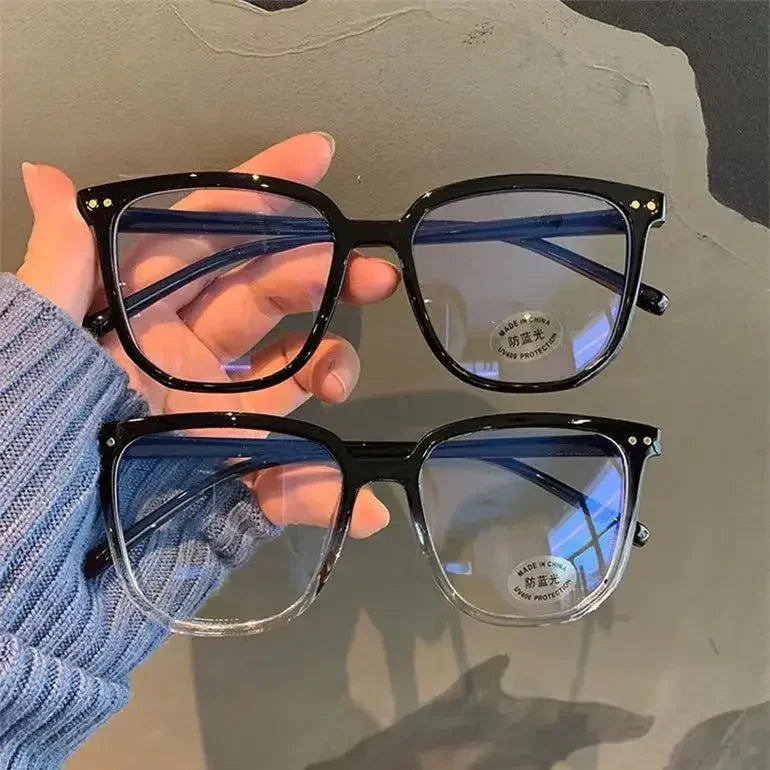 Lunettes vintage transparentes pour ordinateur, pour femmes et hommes, avec monture carrée. Lunettes anti-lumière bleue conçues pour filtrer la lumière bleue émise par les écrans. Monture optique transparente et élégante, adaptée à un usage quotidien.