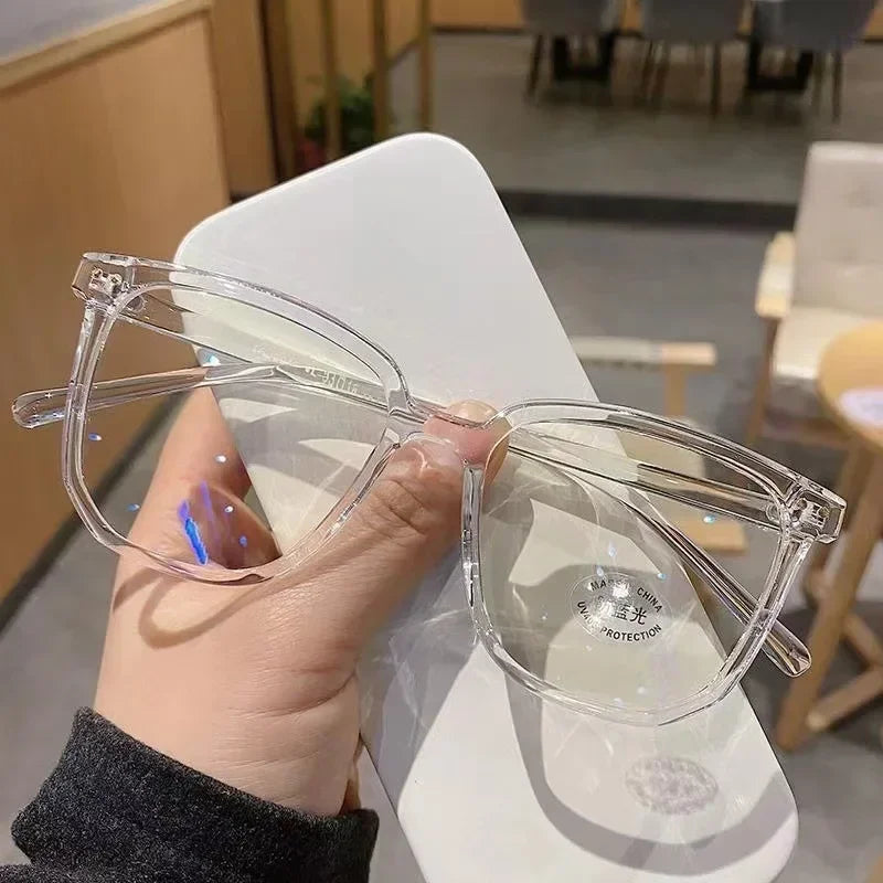 Lunettes vintage transparentes pour ordinateur, pour femmes et hommes, avec monture carrée. Lunettes anti-lumière bleue conçues pour filtrer la lumière bleue émise par les écrans. Monture optique transparente et élégante, adaptée à un usage quotidien.