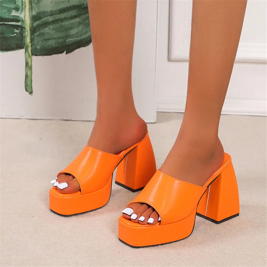 Sandales à plateforme pour femme disponibles en 5 couleurs, chaussons de plage en cuir souple à talon épais, chaussures d’été 2026 à bout carré, escarpins sexy pour femme, parfaits pour les fêtes et les occasions spéciales.