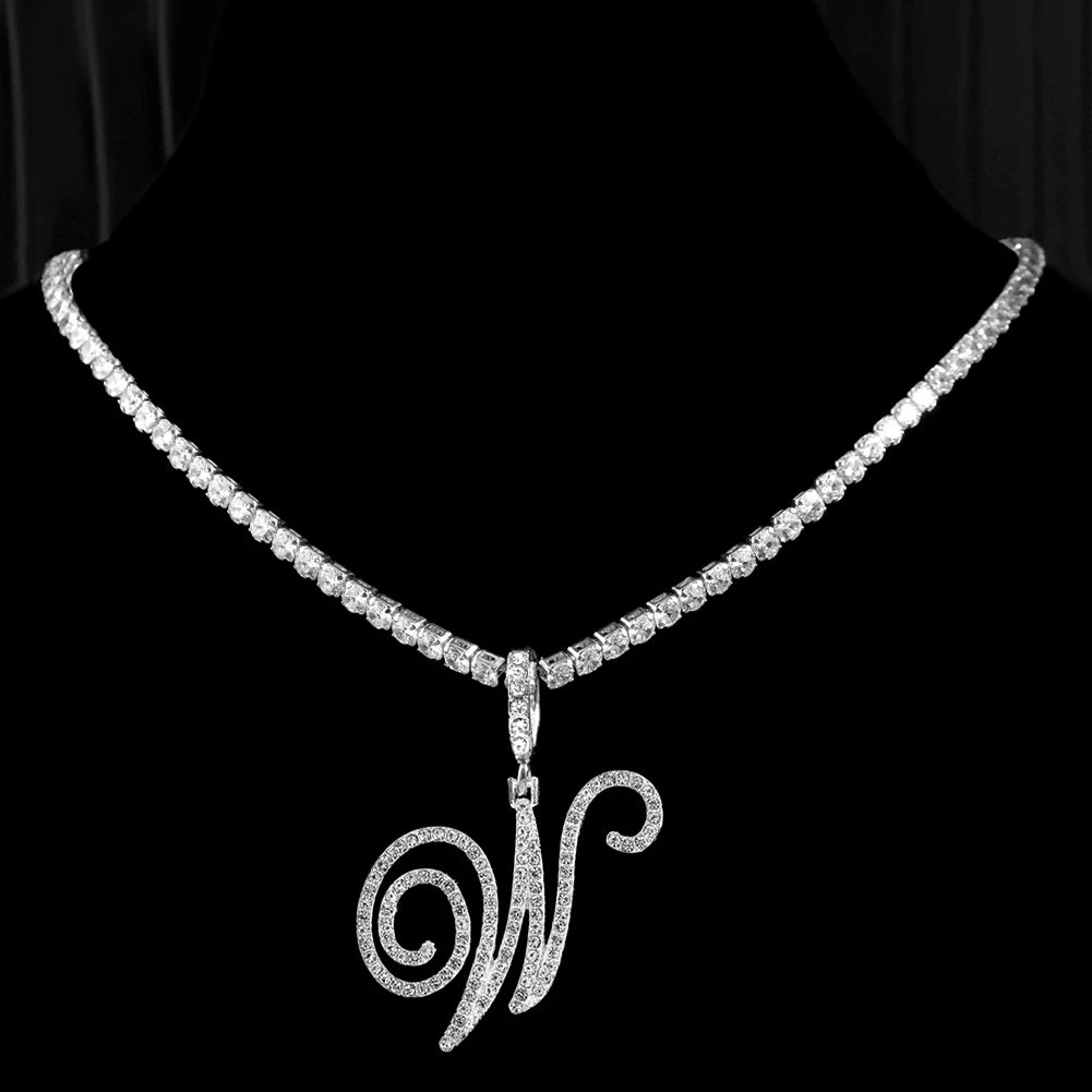 Collier avec lettre initiale en écriture cursive sertie de zircones cubiques (CZ) – Bijou style Hip-Hop couleur or ou argent, pendentif alphabet de A à Z, collier tendance et élégant.