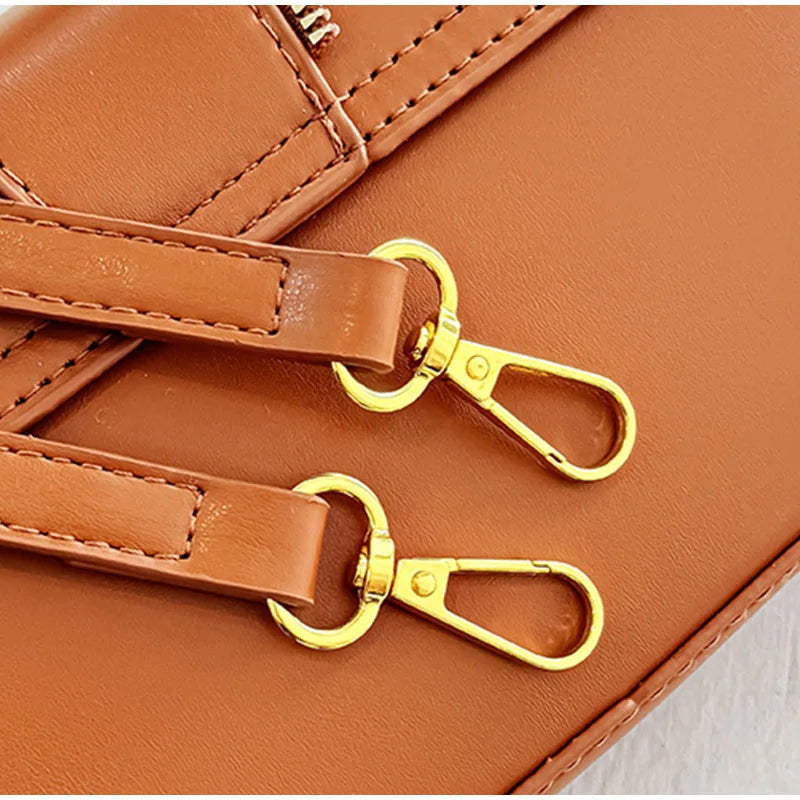 Petit sac à bandoulière carré pour femme, sac à main de moto, style punk en métal, design de niche initié, mode pour femme, nouveau, 2025