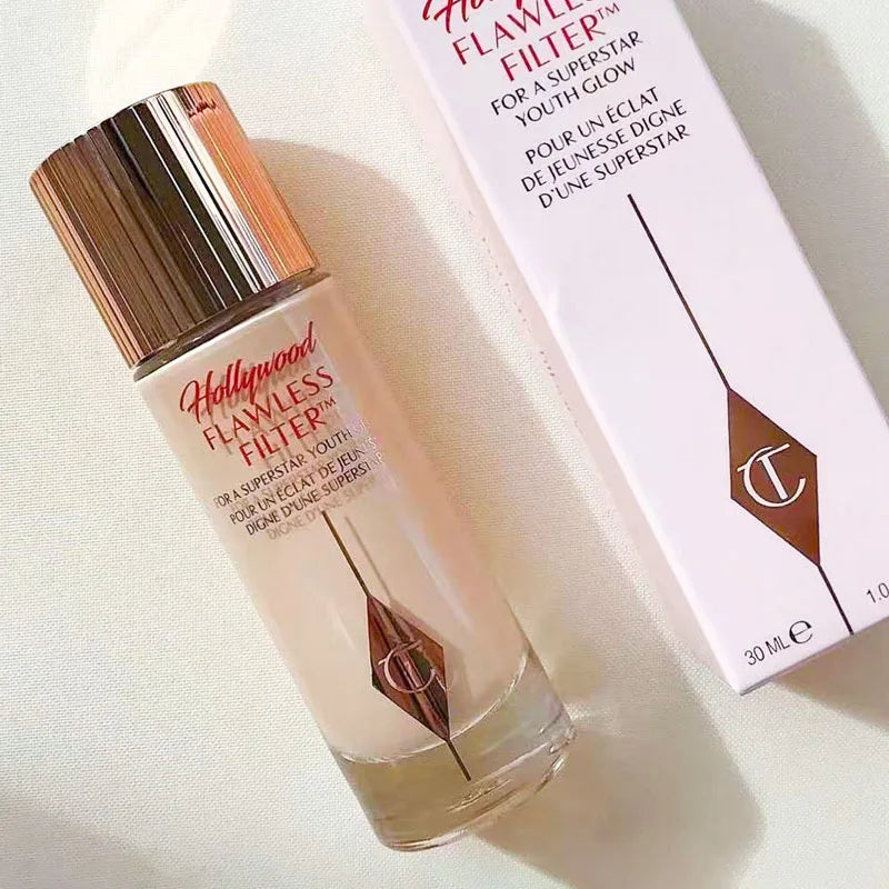 Vente flash – Charlotte Tilbury Hollywood Flawless Filter : fond de teint illuminateur liquide pour le teint.