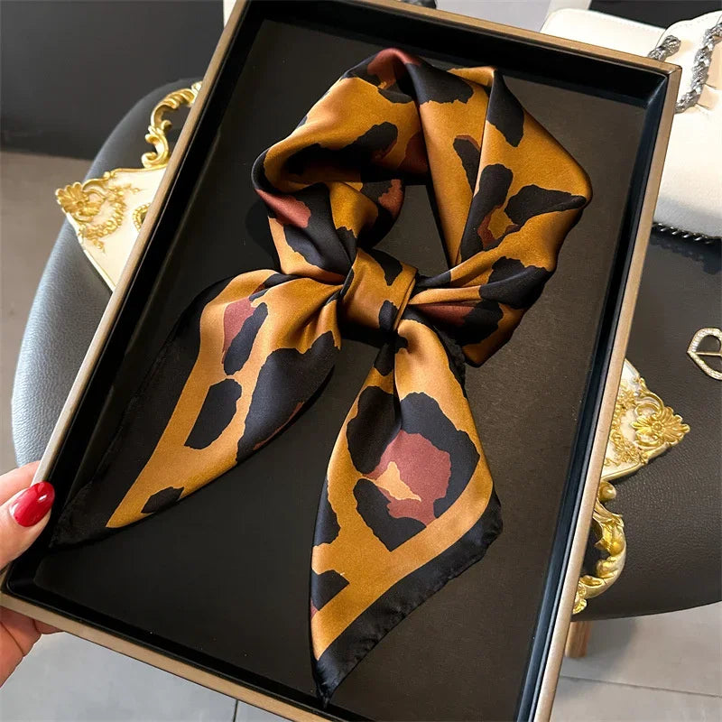 Écharpe Pashmina en soie imprimée pour femmes, châle carré, bandeau décoratif, Design de luxe, Bandana, nouvelle mode 70x70cm, 2026