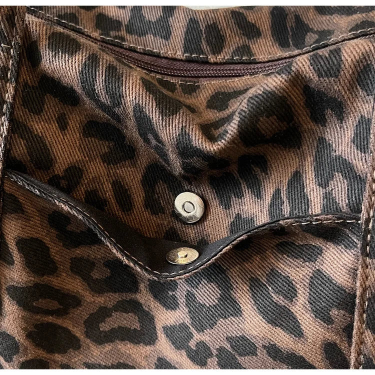 Sac cabas en toile à motif léopard tendance, grande capacité, sac à bandoulière mode avec poignées, idéal pour les trajets quotidiens, sac polyvalent avec texture et rangement.