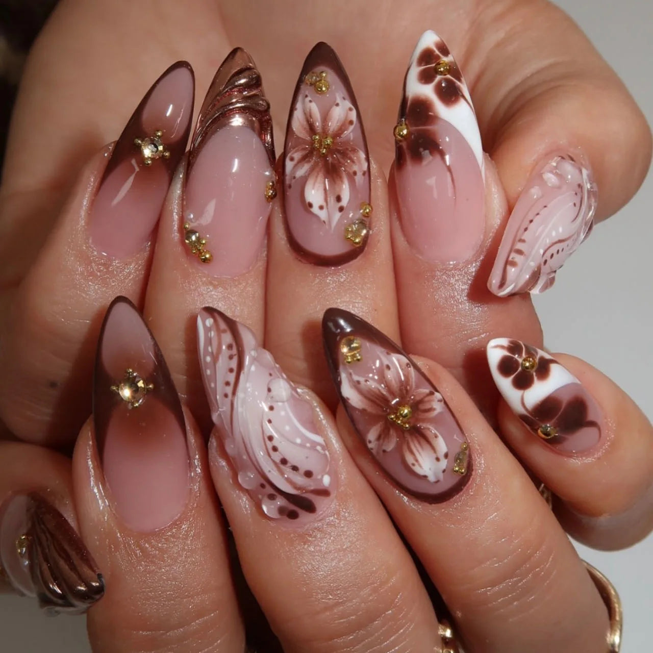 Faux ongles 3D pour femmes et filles, dégradé de fleurs en relief marron bleu avec strass, pointes d'amande d'automne et d'hiver à pression sur les faux ongles