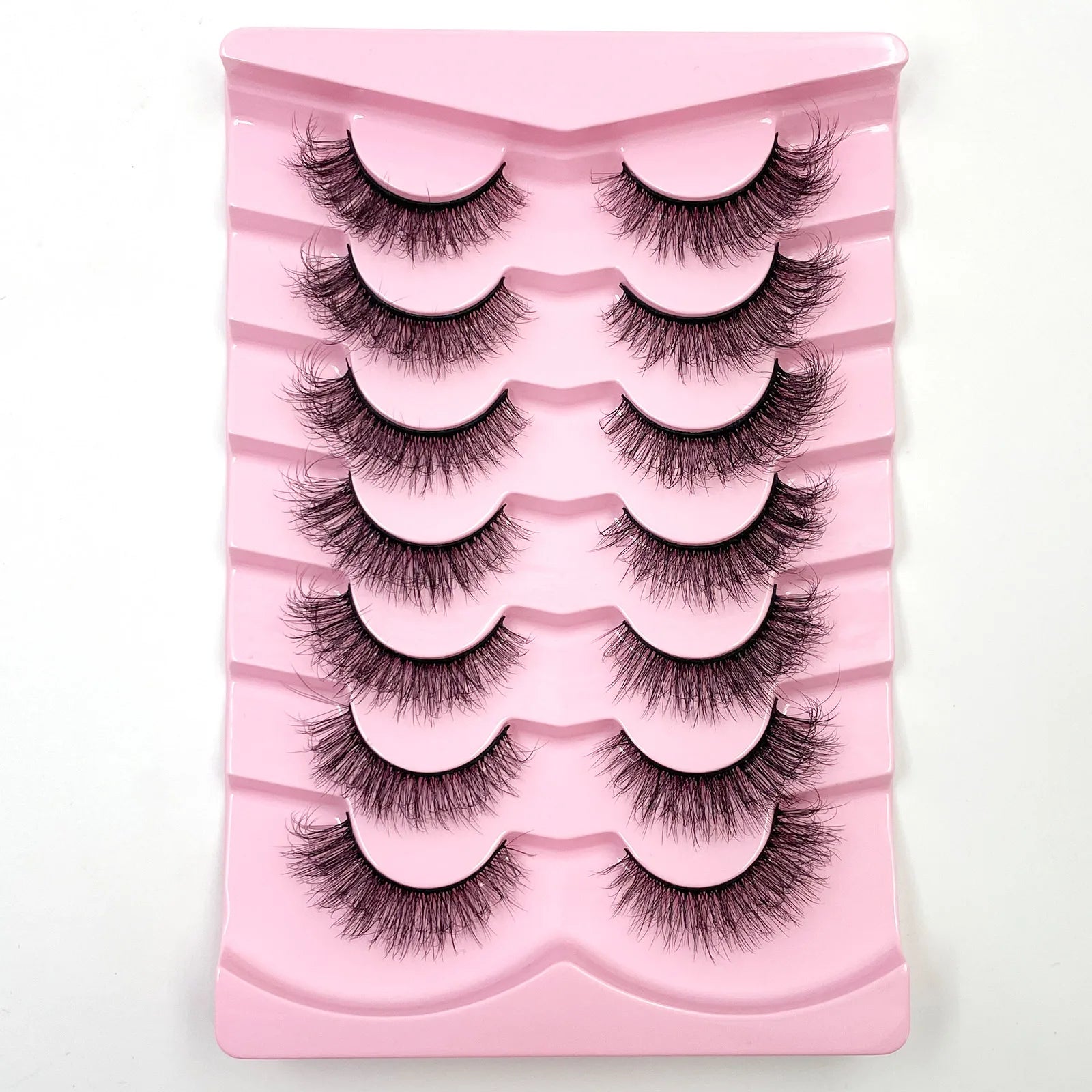Nouveau lot de 7 paires de faux cils épais effet vison 3D.
Faux cils courts et spectaculaires au rendu réaliste, parfaits pour un regard intense et glamour.