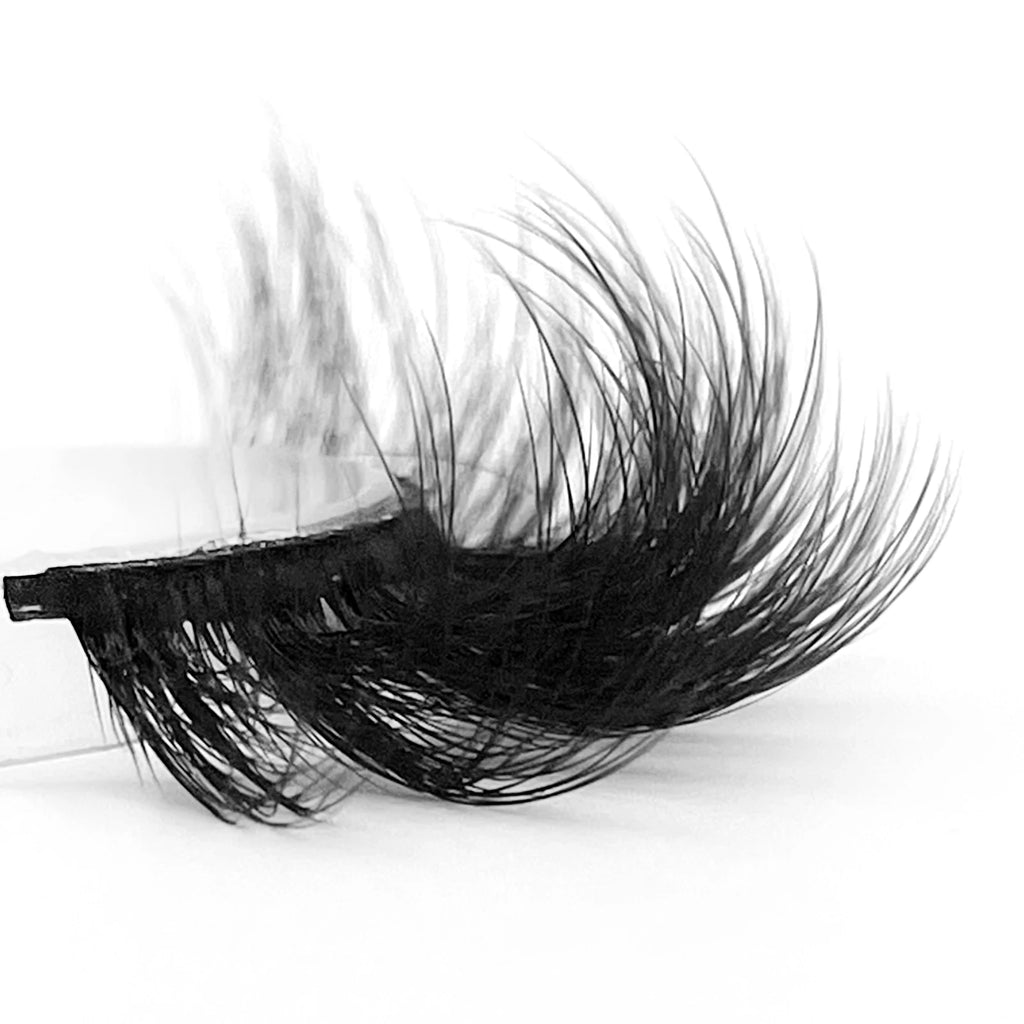 Nouveau lot de 7 paires de faux cils épais effet vison 3D.
Faux cils courts et spectaculaires au rendu réaliste, parfaits pour un regard intense et glamour.
