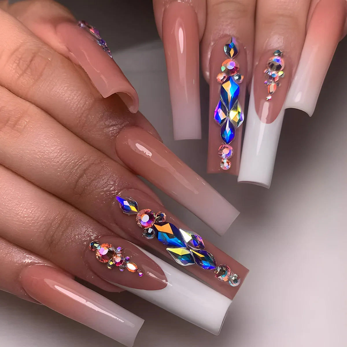 24 pièces – faux ongles longs carrés style français, design cœur 3D, ongles press-on avec strass, motif décoratif, faux ongles portables pour nail art