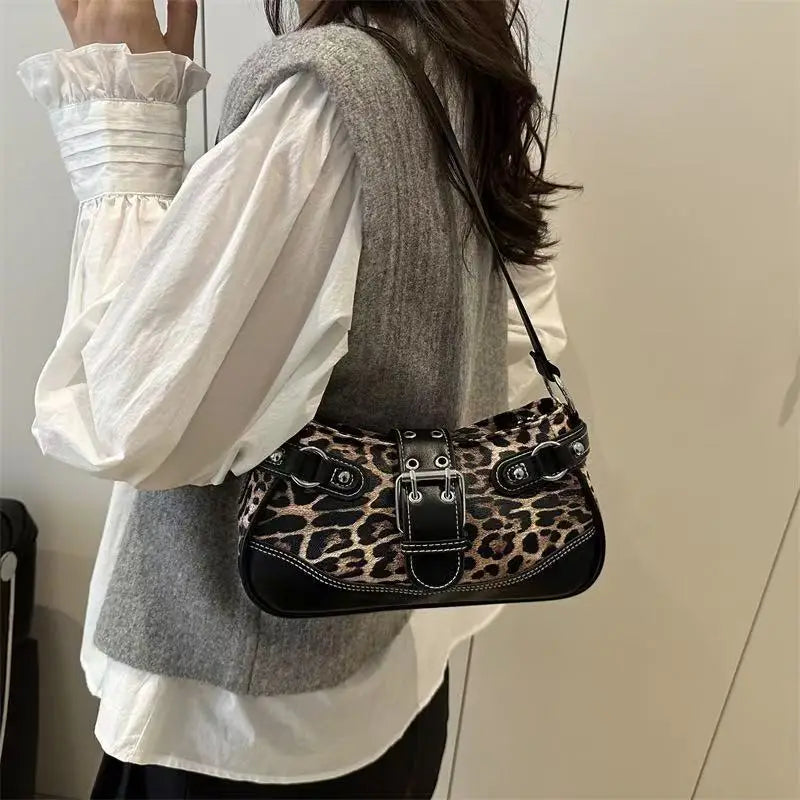 Sacs pour femmes 2025 – nouveau modèle tendance et polyvalent, sac rétro “hot girl” sous le bras, sac niche texturé en forme de croissant, sac à bandoulière simple ou porté en crossbody