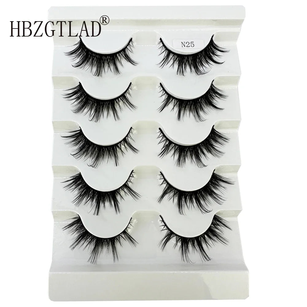 Nouveau lot de 7 paires de faux cils épais effet vison 3D.
Faux cils courts et spectaculaires au rendu réaliste, parfaits pour un regard intense et glamour.