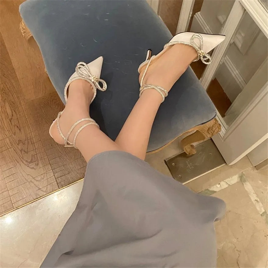 Mode diamant nœud papillon femmes sandales 2026 coréen pointu cristal boucle noir rose soie robe de soirée de mariage dame chaussures à talons hauts