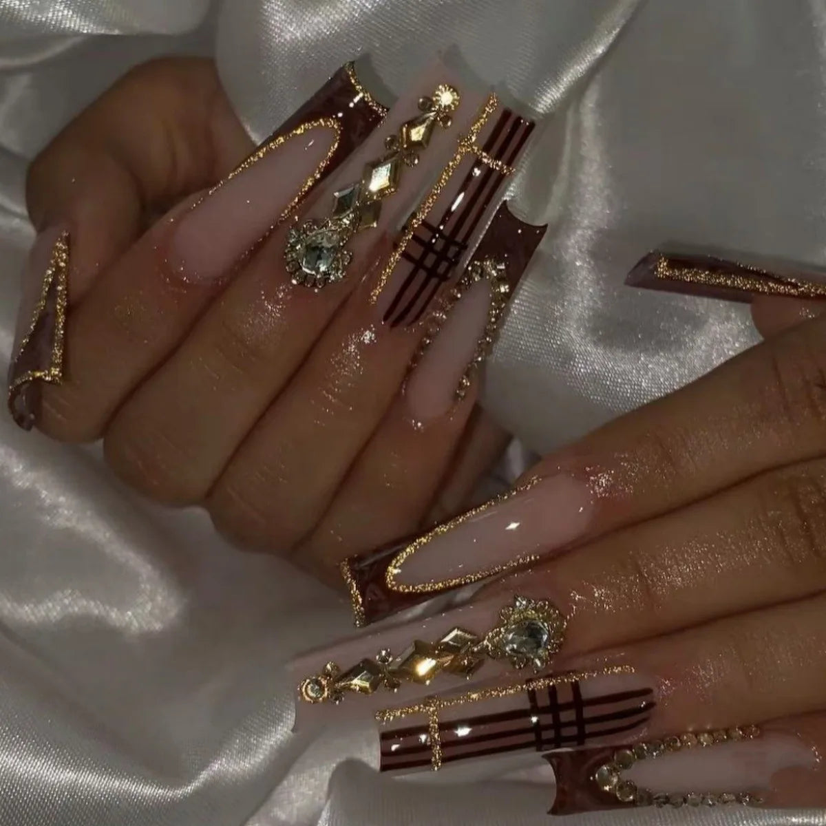 24 pièces – faux ongles longs carrés style français, design cœur 3D, ongles press-on avec strass, motif décoratif, faux ongles portables pour nail art