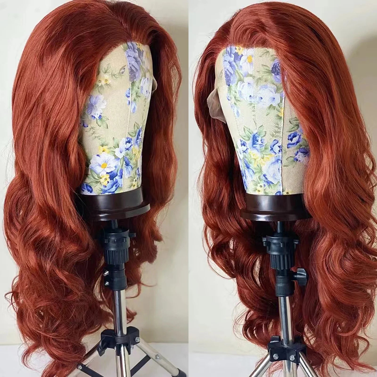 Perruque synthétique à ondulations souples (Body Wave) avec lace frontale, sans colle (glueless). Coloration brun roux cuivré (Auburn/Copper Red) pour un effet naturel et lumineux.